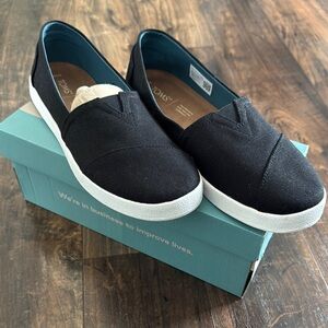 TOMS Women's Black Avalon Slip-On Shoes - 10